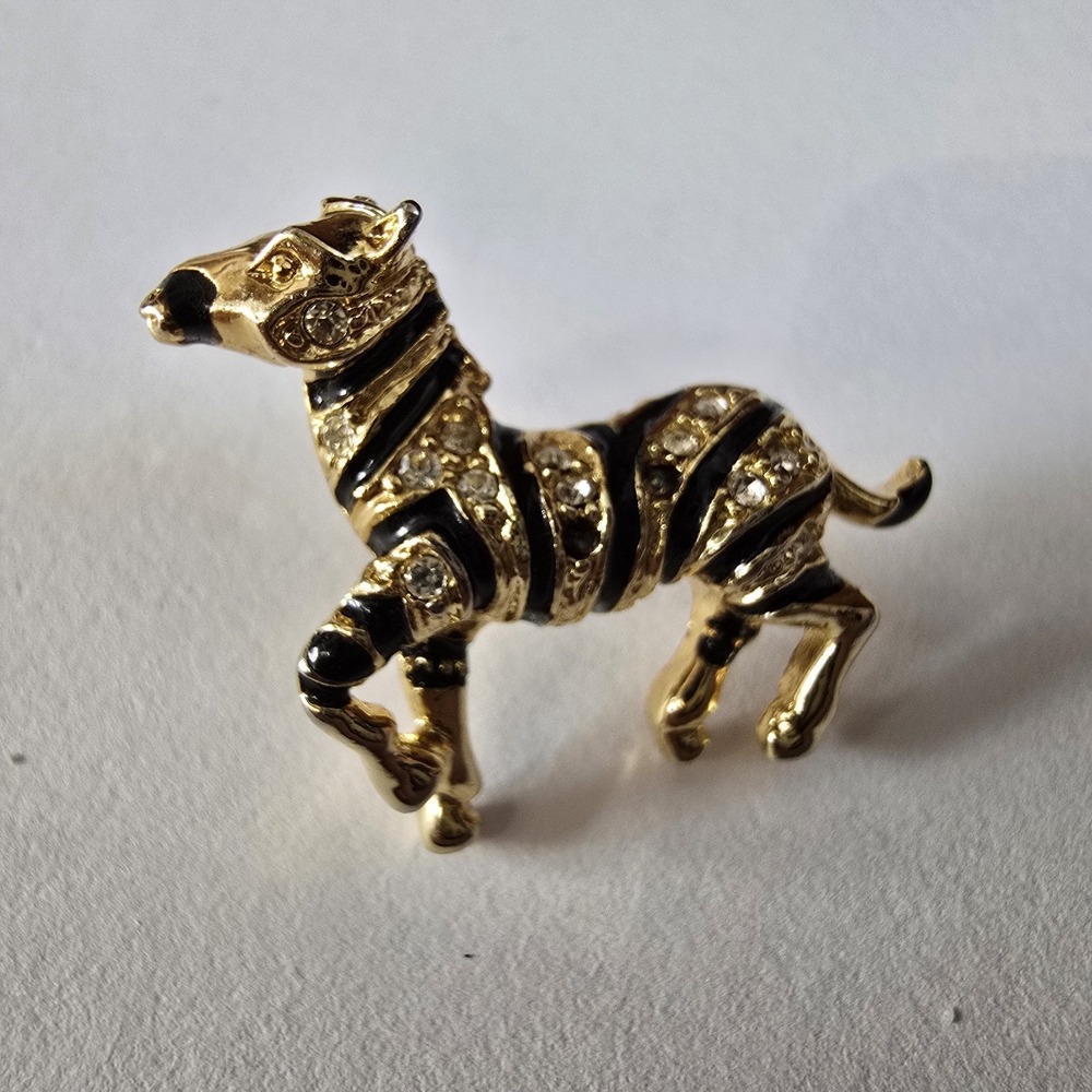 Unsigned Gold Tone Running Zebra Lapel Pin Missing Rhinestone‎ Vintage